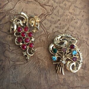 Elegant Gold and Red Brooch Set